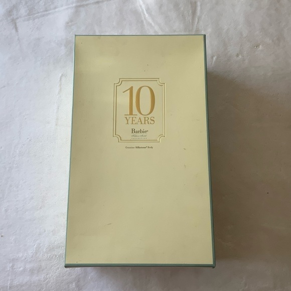 Barbie 10 Years Tribute Silkstone Barbie Doll Fashion Collection Gold Label - Picture 5 of 6